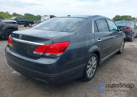 2011 Toyota Avalon Limited z USA, uszkodzony, nr VIN 4T1BK3DB2BU390008